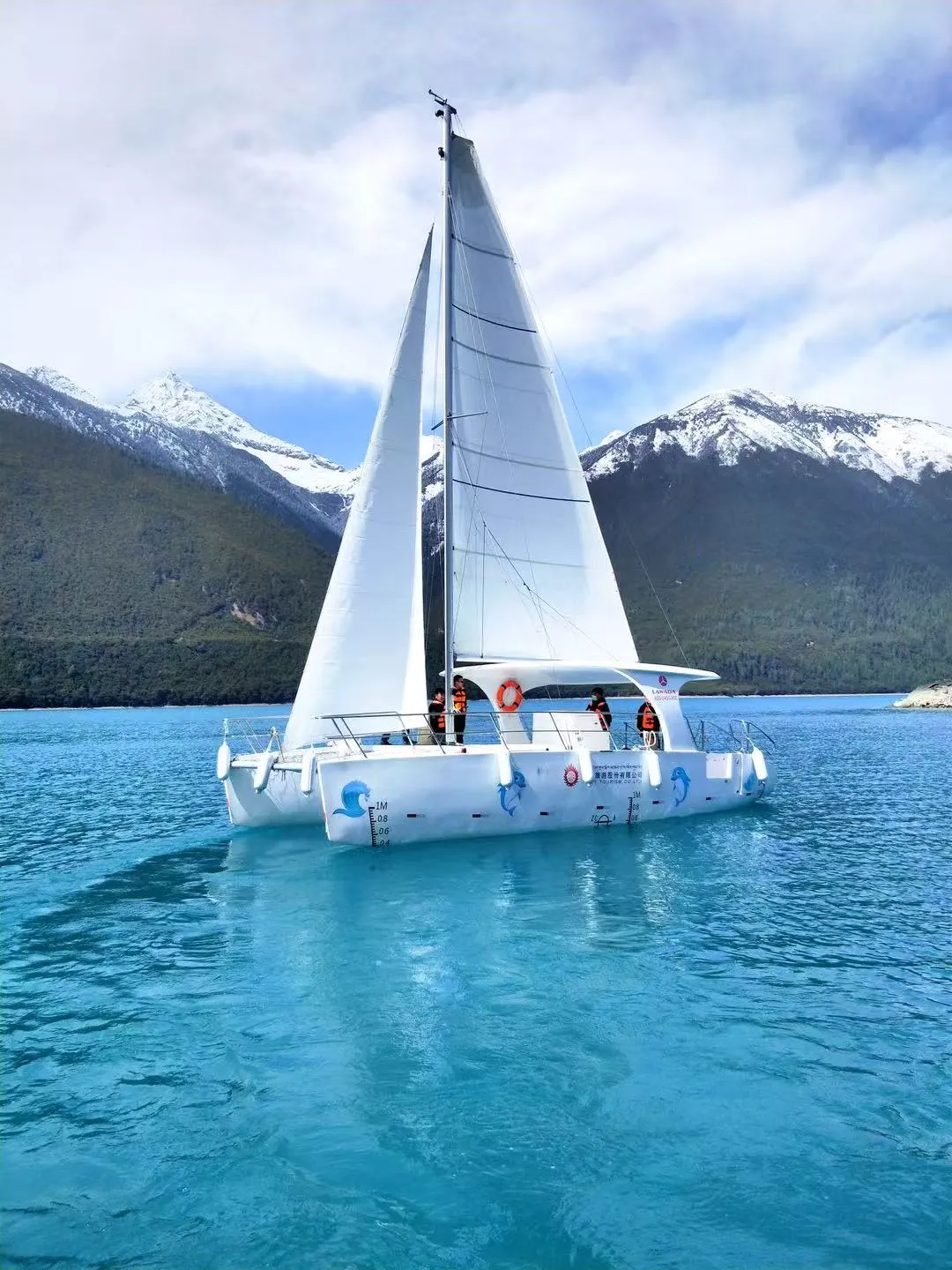 ເປັນຫຍັງເຮືອໃບ Catamaran ຈຶ່ງຖືກອອກແບບແບບນີ້